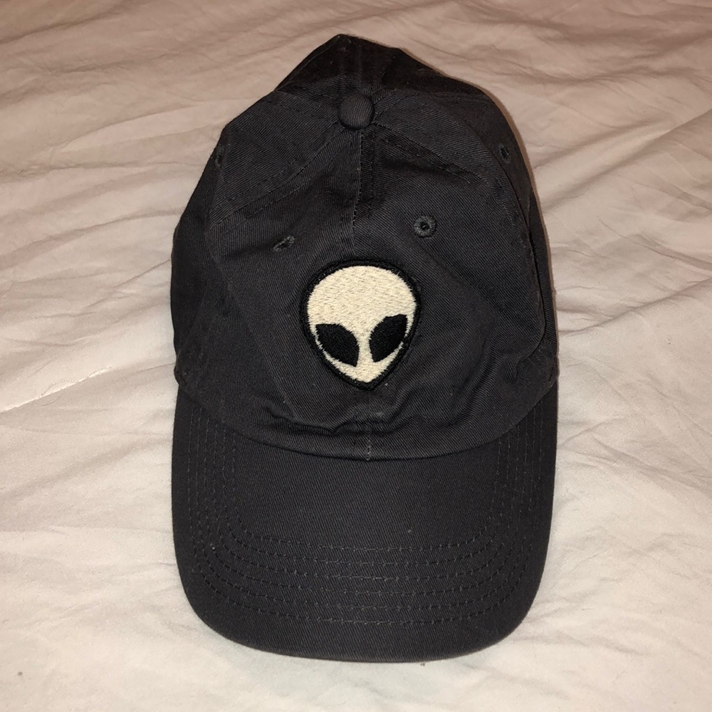 🤍 Brandy Melville Alien Dad-hat
